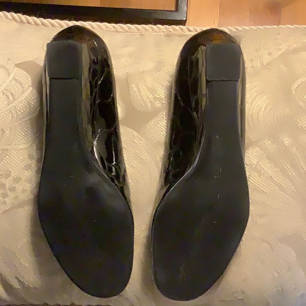Stuart Weitzman Size 8 Black Crocodile Patent Dre… - image 3